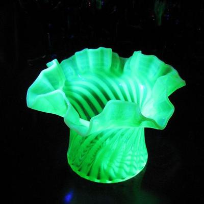 Uranium Glowing Glass Ruffled Dish