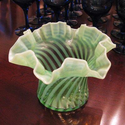 Uranium Glowing Glass Ruffled Dish