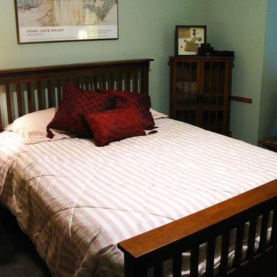 Oak Mission Queen Bed