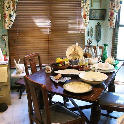 Vintage Antique Extendable Dining Table with 4 Matching Chairs in Pristine Condition