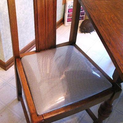 Vintage Antique Extendable Dining Table with 4 Matching Chairs in Pristine Condition
