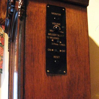 Rhythm USA WSM Nice II Clock, plays 18 melodies, an hourly and quarterly Westminster chime, and 3 Christmas melodies.