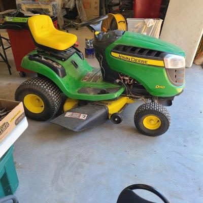 John Deere Lawn Tractor