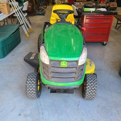John Deere Lawn Tractor