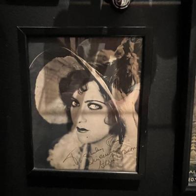 Gloria Swanson autograph, photo