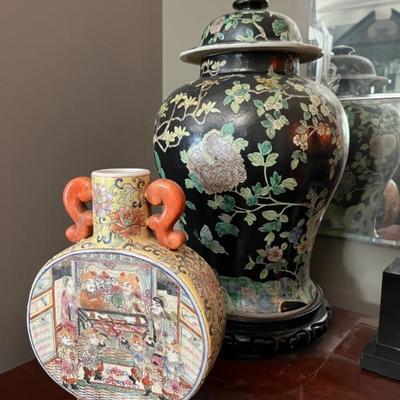 pair of antique Chinese porcelain flasks, jars, circa 1900