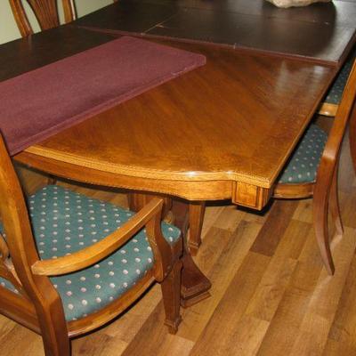 Thomasville Dining room table and chairs   buy it now $ 345.00
