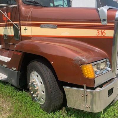 
1989 Freightliner - 3406 Cat  Truck only
1989 Freightliner - 3406 Cat Truck only   pic 4