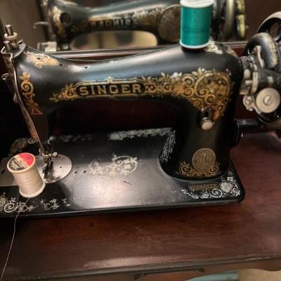 Singer Sewing machine works, with cabinet