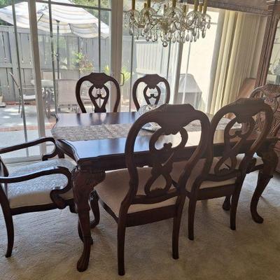 Wood inlay dinning table
66x90 x21 with 6 chairs