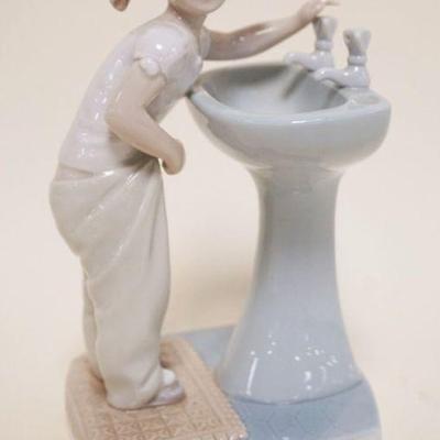 1085	LLADRO YOUNG GIRL AT SINK, APPROXIMATELY 8 IN HIGH
