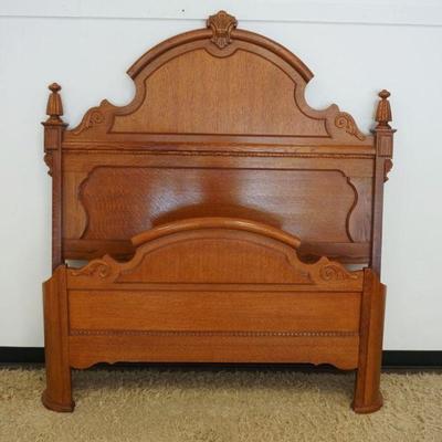 1106	OAK LEXINGTON QUEEN SIZE BED, APPROXIMATELY 72 IN HIGH
