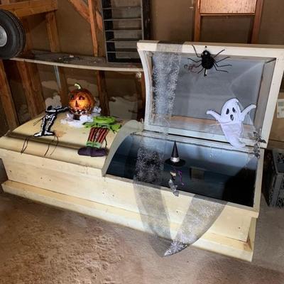 Halloween haunted house casket 