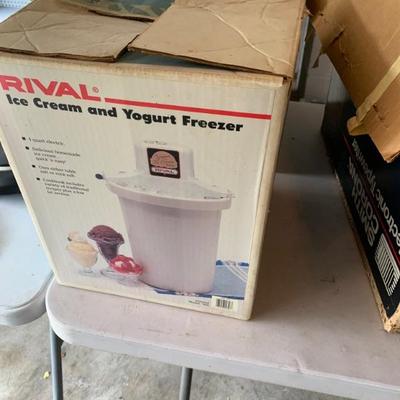 Ice cream maker