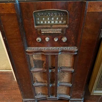 Antique Radio.  Has Tube system inside
