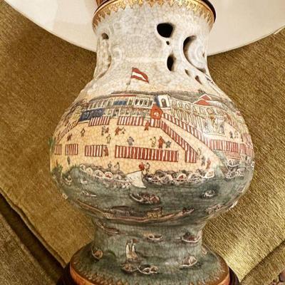 RARE PAINTED POTTERY LAMP DEPICTING THE AMERICAN REVOLUTION