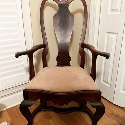 ANTIQUE MAHOGANY QUEEN ANNE ARMCHAIR WITH CABRIOLE LEGS