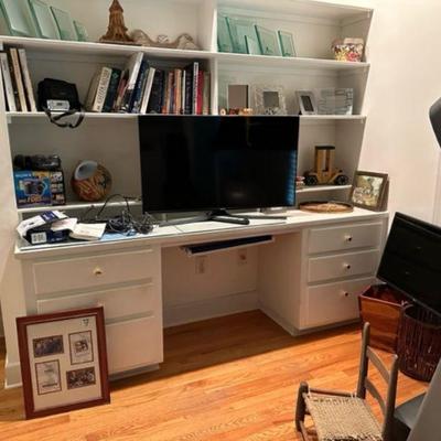 VARIOUS PICTURE FRAMES, TV, BOOKS, SMALL ITEMS