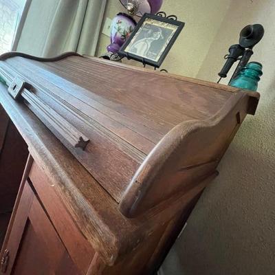 Antique roll top desk