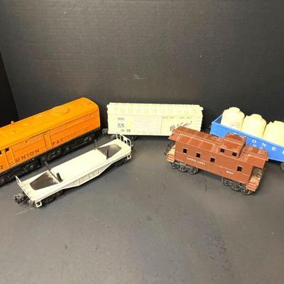 Lionel Union Pacific 202 Diesel Switcher Engine w/ 3 Cars