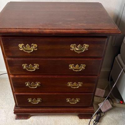 Nightstand w/4 Drawers
