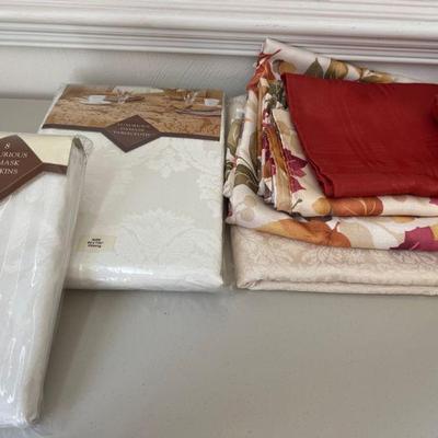 Table Linens - Set of (8) Damask Napkins and (1) 60"x120" Oblong Damask Tablecloth