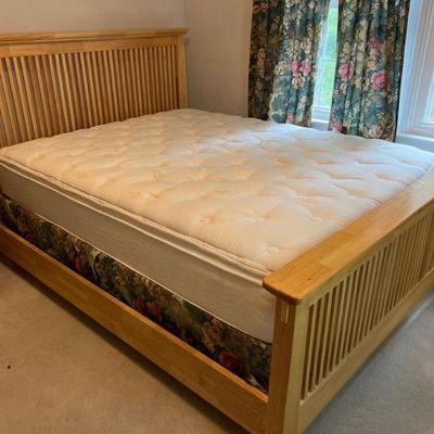 American Signature Mission Style Pine Queen Size Bed