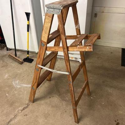 Wooden 4' Ladder