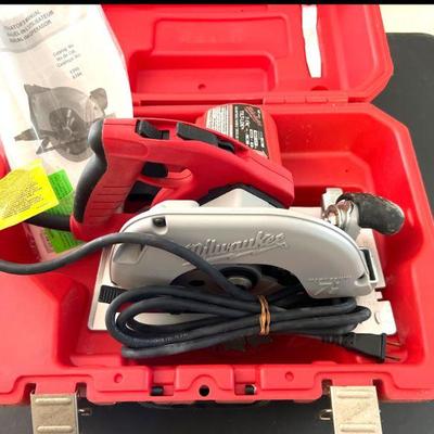 Milwaukee Tilt Lock Saw with Case
