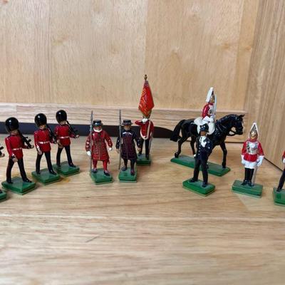 (11) Britian's Cast Metal Painted Figurines