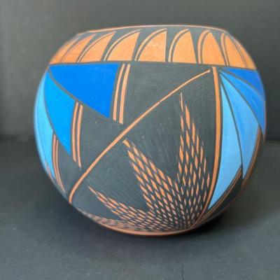 S. Chino Acoma Native American Pottery - 4.75" Tall