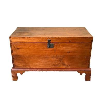AMERICAN ANTIQUE PINE TRUNK | American, 19th century, with interestingly aligned dovetailing on the lid/body as pictured, old hardware, a...