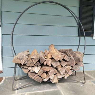 CIRCULAR LOG HOLDER | Circular firewood/log holder consisting of two iron rings in basket shape. - l. 47 x w. 13 x h. 51 in
