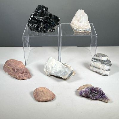 (7PC) OBSIDIAN, QUARTZ, AMETHYST, & OTHER GEODES | Various specimen rocks, obsidian the largest. - l. 5 x w. 4 x h. 4.25 in (obsidian)
