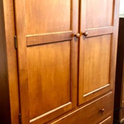 Vintage armoire $180