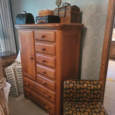 Gentlemen's chest
