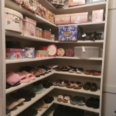 Ladies' shoes
Lots of decorative storage boxes