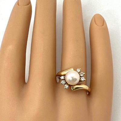 14K Yellow Gold Pearl Ring w/ Six Diamonds - Size 7-1/4