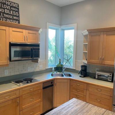 Another kitchen, selling complete floor to ceiling 