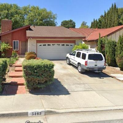 Lots of on street parking, located just a 1/4 mile off 101 and Blossom Hill Road