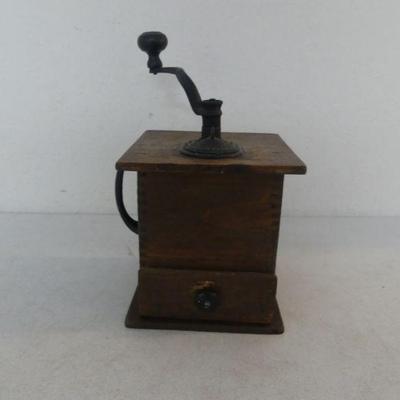 Vintage Wood/Cast Iron Coffe Mill/Grinder - Quality Finger Joint Construction