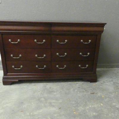Reddish Wood 8-Drawer Dresser - Clean Stylish Design