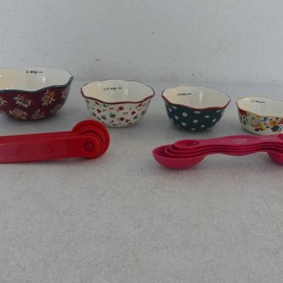 Set of 4 Pioneer Measuring Cups and 2 Sets of Measuring Spoons