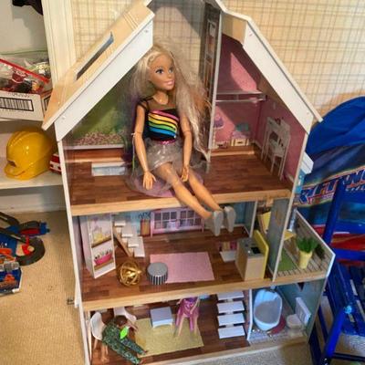 Kid Kraft Doll House, 3 stories, furniture included