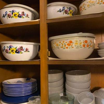 Tons of Mixing Bowls with Lids