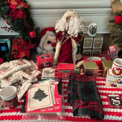 Christmas Table- napkins, mugs, wreaths