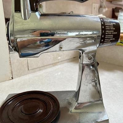 Sunbeam Mixer w/bowl and mixers