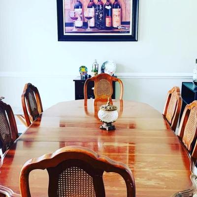 BASSETT FORMAL DINING TABLE AND 6 CHAIRS
