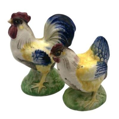 Lot 036K  
Vintage Rooster and Hen Salt and Pepper Shakers
