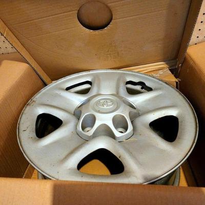 Lot 23 - Toyota Tundra Wheels 